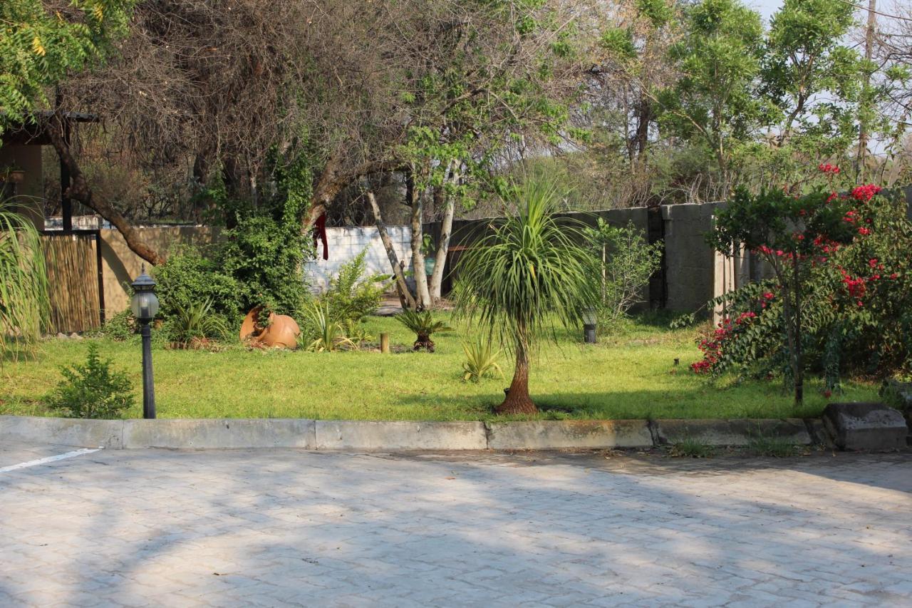 Rivermews Hotel And Spa Maun Exterior foto